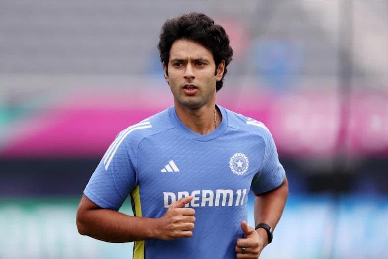 Shivam Dube in action