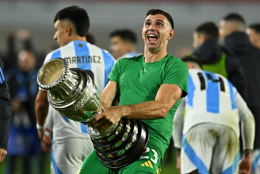 FIFA Suspends Argentina Goalkeeper Martinez for Two Matches