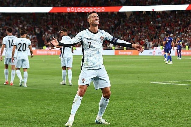Ronaldo Becomes First to Score 900 Goals in Football